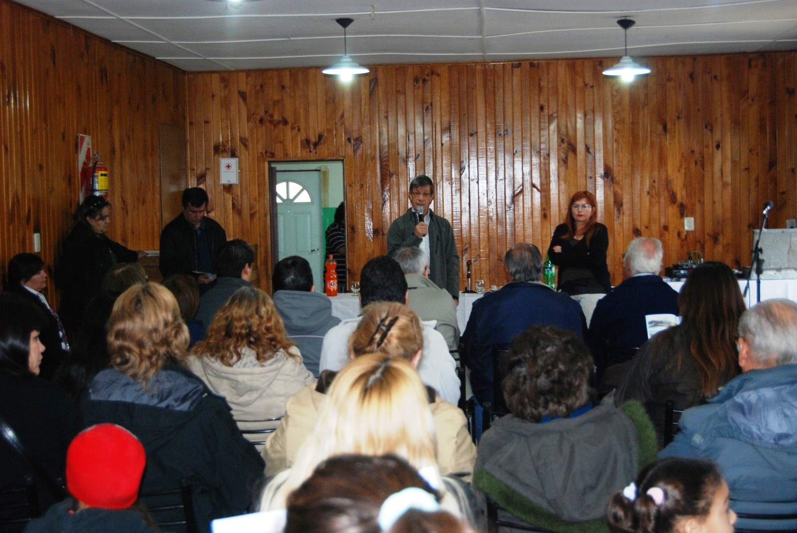 Vecinos presenciaron presentación de Centros de Encuentro