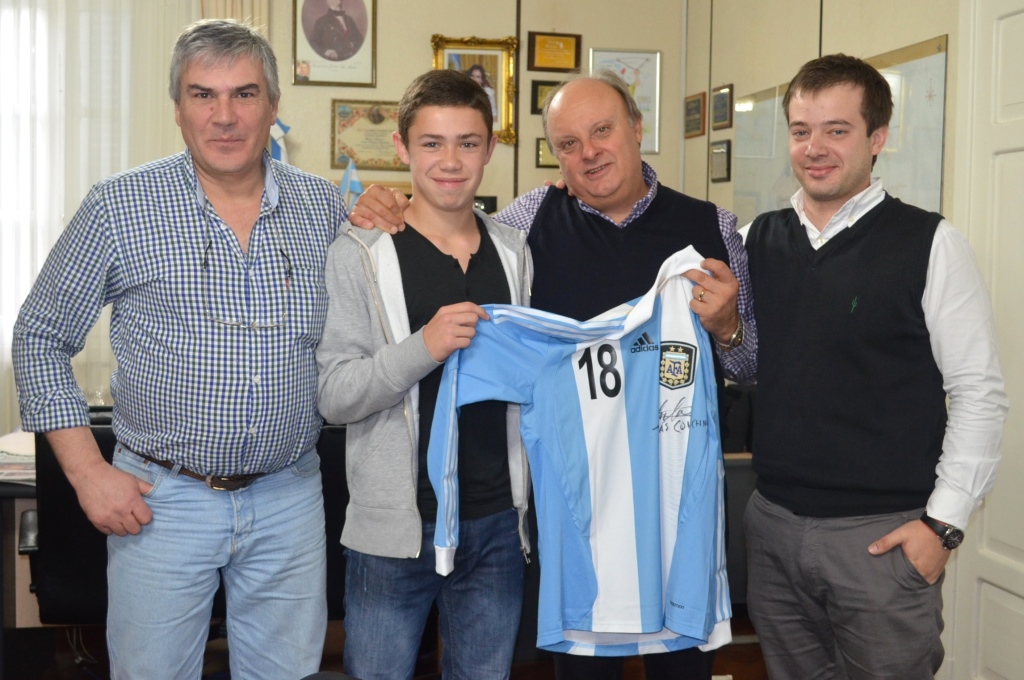 El intendente recibió al juvenil futbolista Conechny