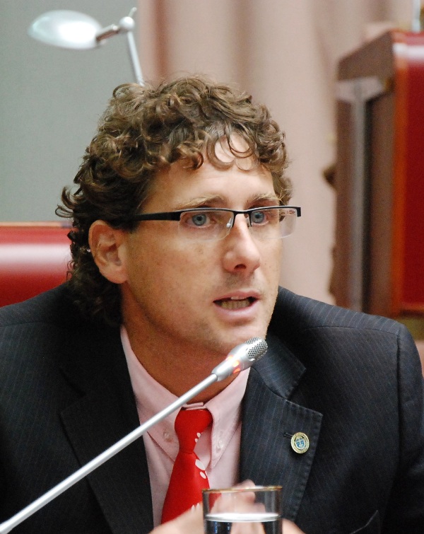 Reyes: “El contrato refleja una reparación histórica para Comodoro»