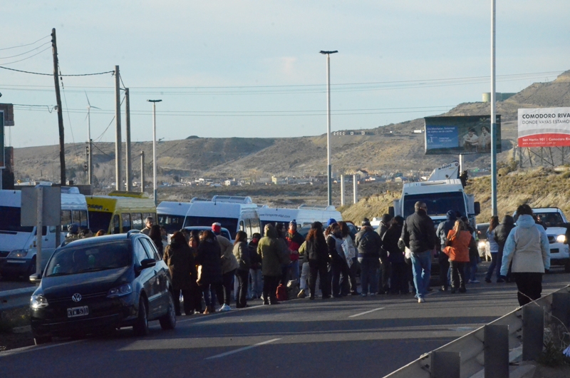 Docentes se manifiestan en piquete sobre zona sur