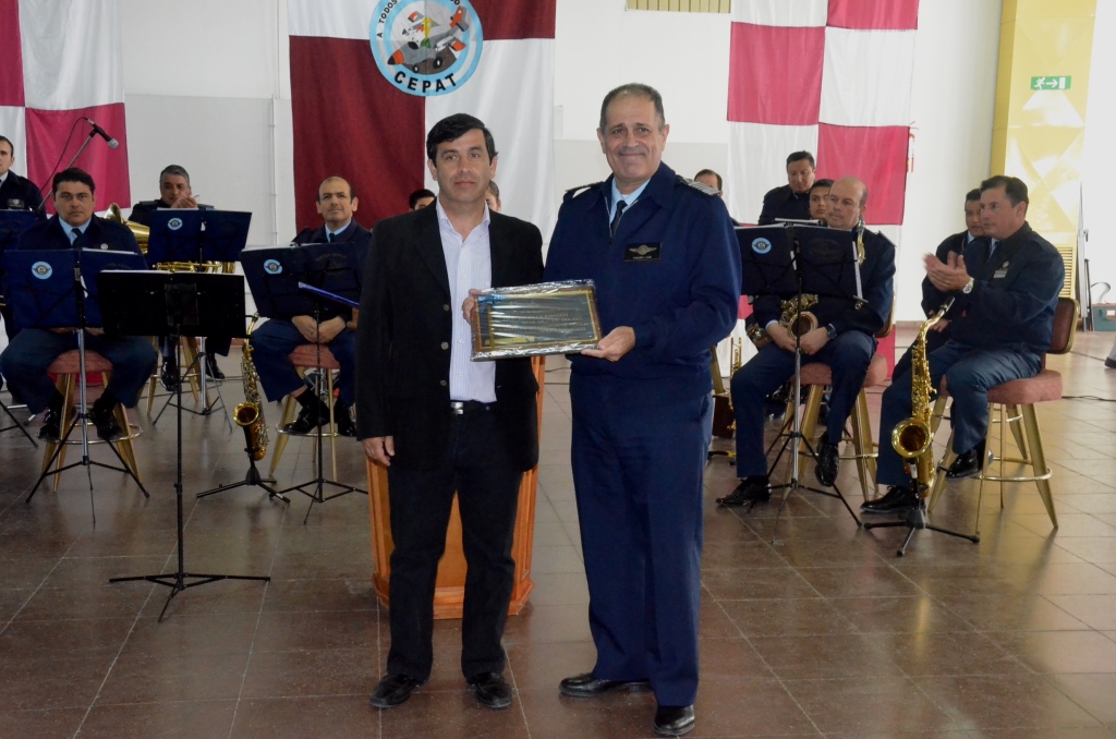 Se evocó el día de la aviación y del tripulante aéreo