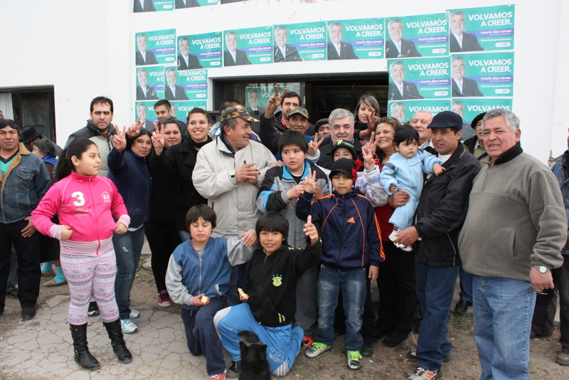 Das Neves sigue con su campaña “casa por casa”