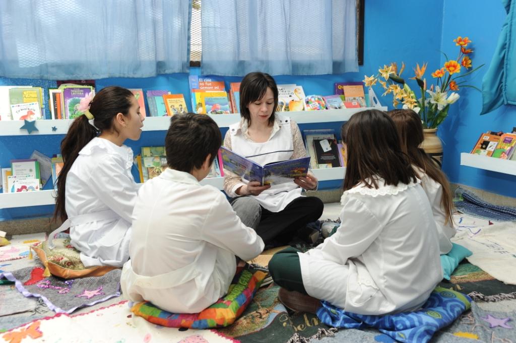 PAE inaugura dos Rincones de Lectura en Río Mayo