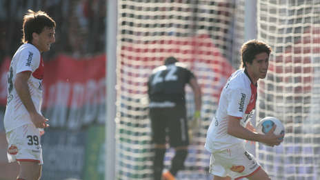 Newell’s volvió a la punta superando a Argentinos