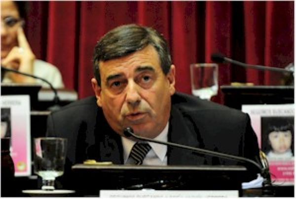 Cimadevilla acusó “corrupción” en las renegociaciones petroleras