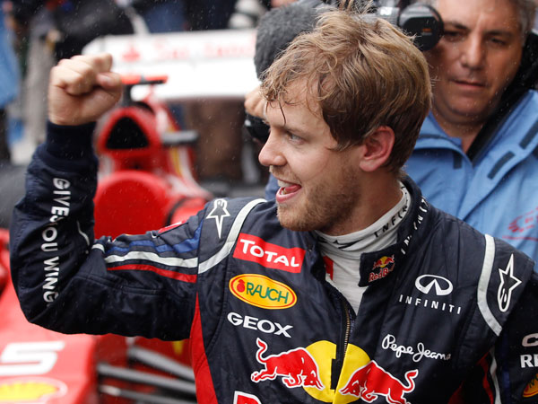 Vettel ganó en Singapur y se acerca al título