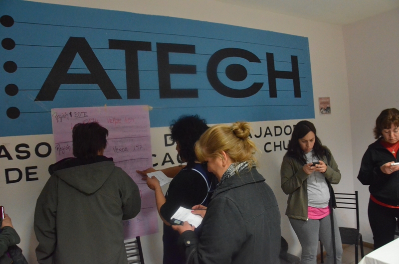 ATECh: Policía e Infantería custodian llegada de urnas