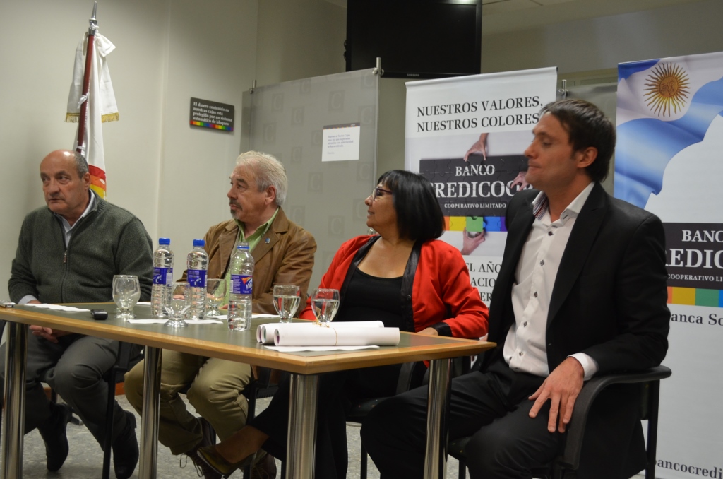 Entrega dos mil libros a diferentes instituciones