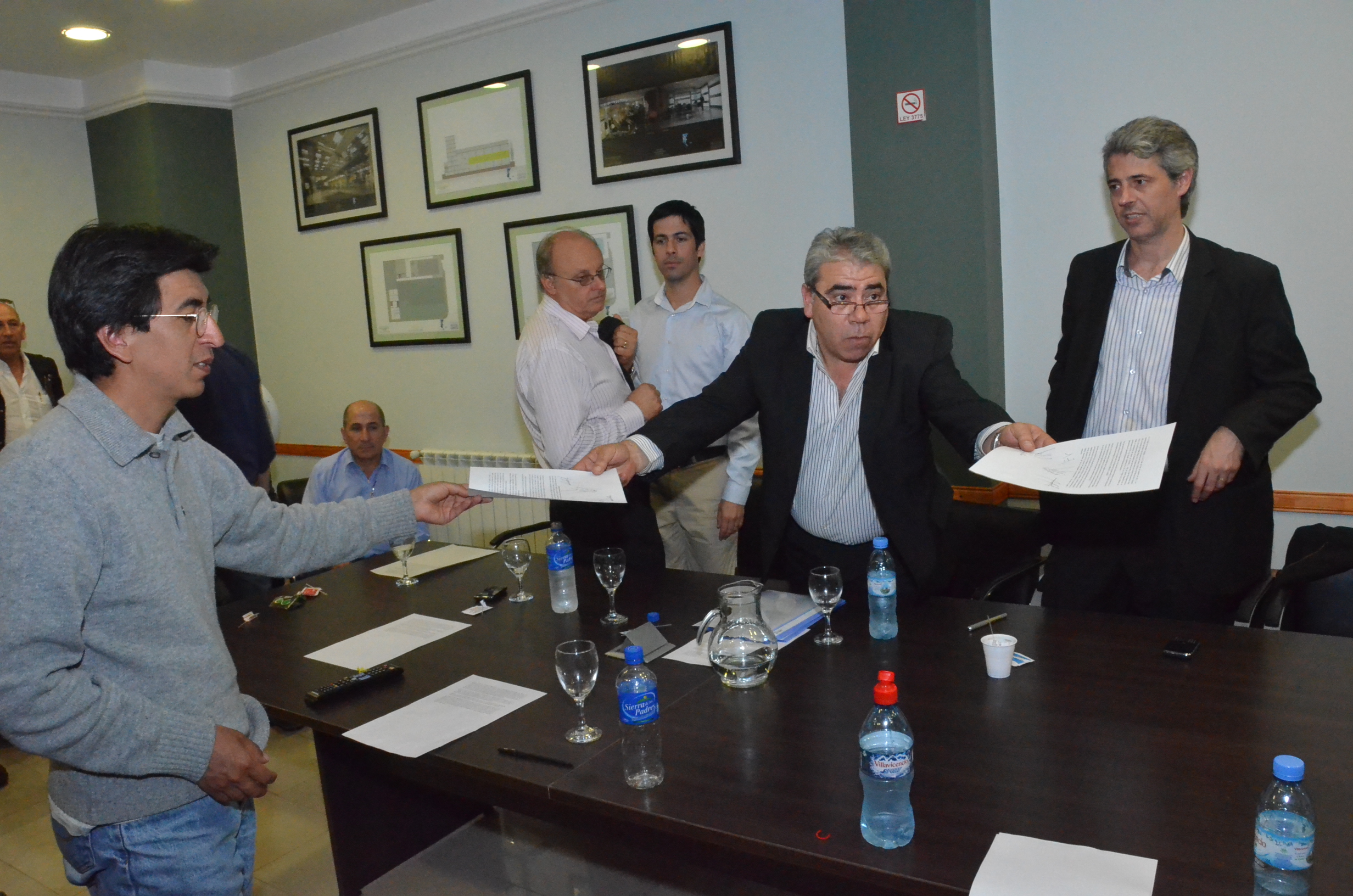 Provincia ofreció a los docentes subir un 55% la zona