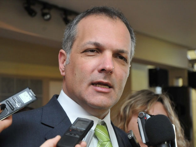 Buzzi: “Es inadmisible la forma prepotente y violenta de reclamar”