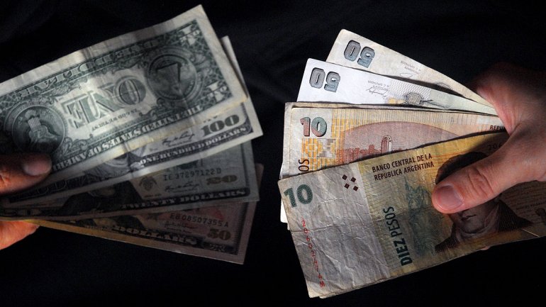 El dólar libre aumentó 16 centavos: $9,76 por unidad