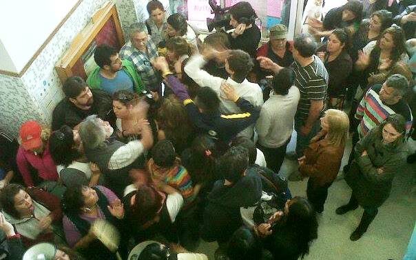 Magno se quiere llevar puesto al ministro de Educación