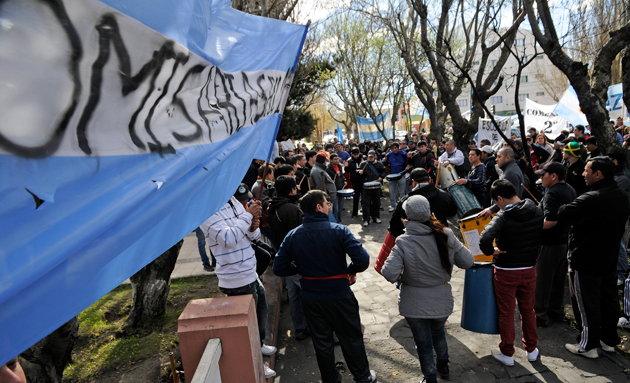 Santa Cruz: Policías firmaron acta y hubo principio de acuerdo