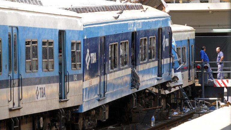 Chocó un tren en Once y hay 35 heridos