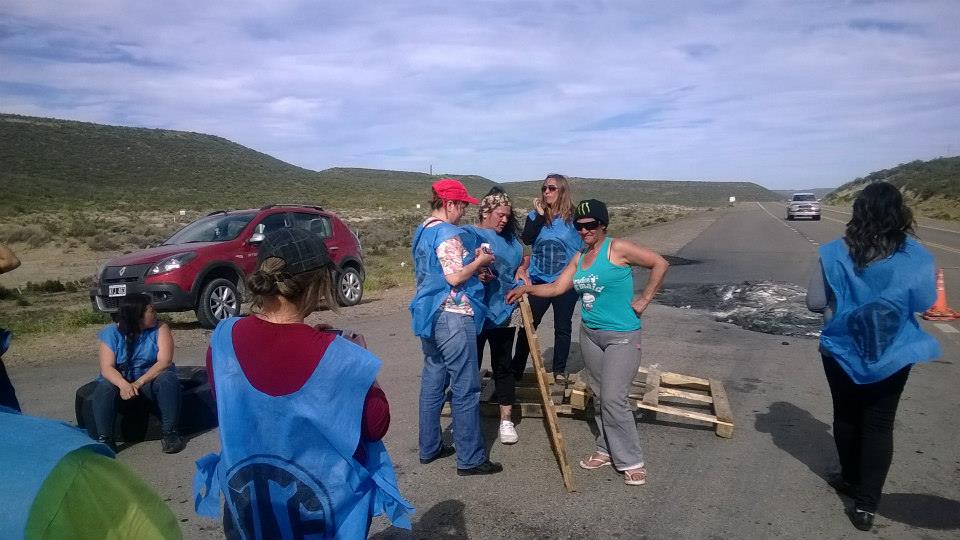 Ahora un grupo de ATE corta las rutas