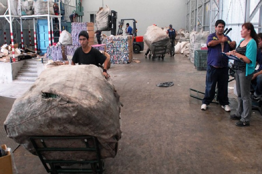 Indec: una familia puede comer con $25,31 diarios