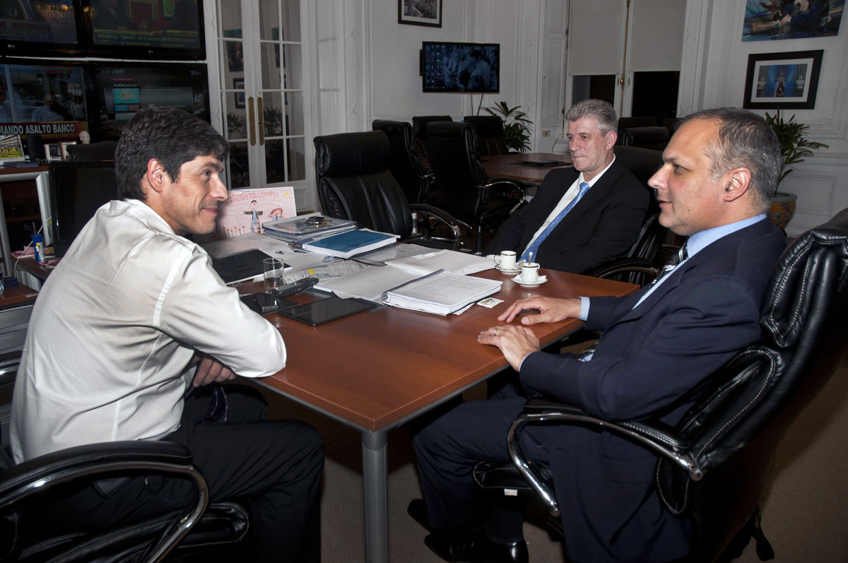 Buzzi se reunió con Abal Medina