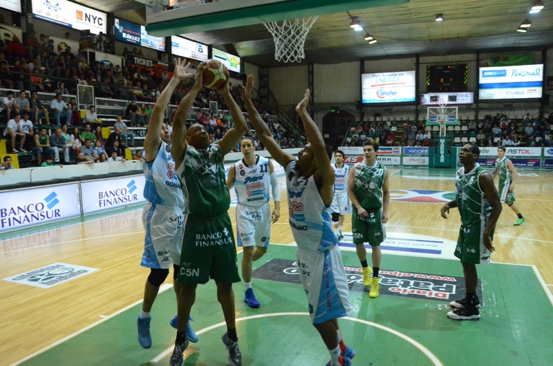 Gimnasia cayó ante Peñarol en un partidazo