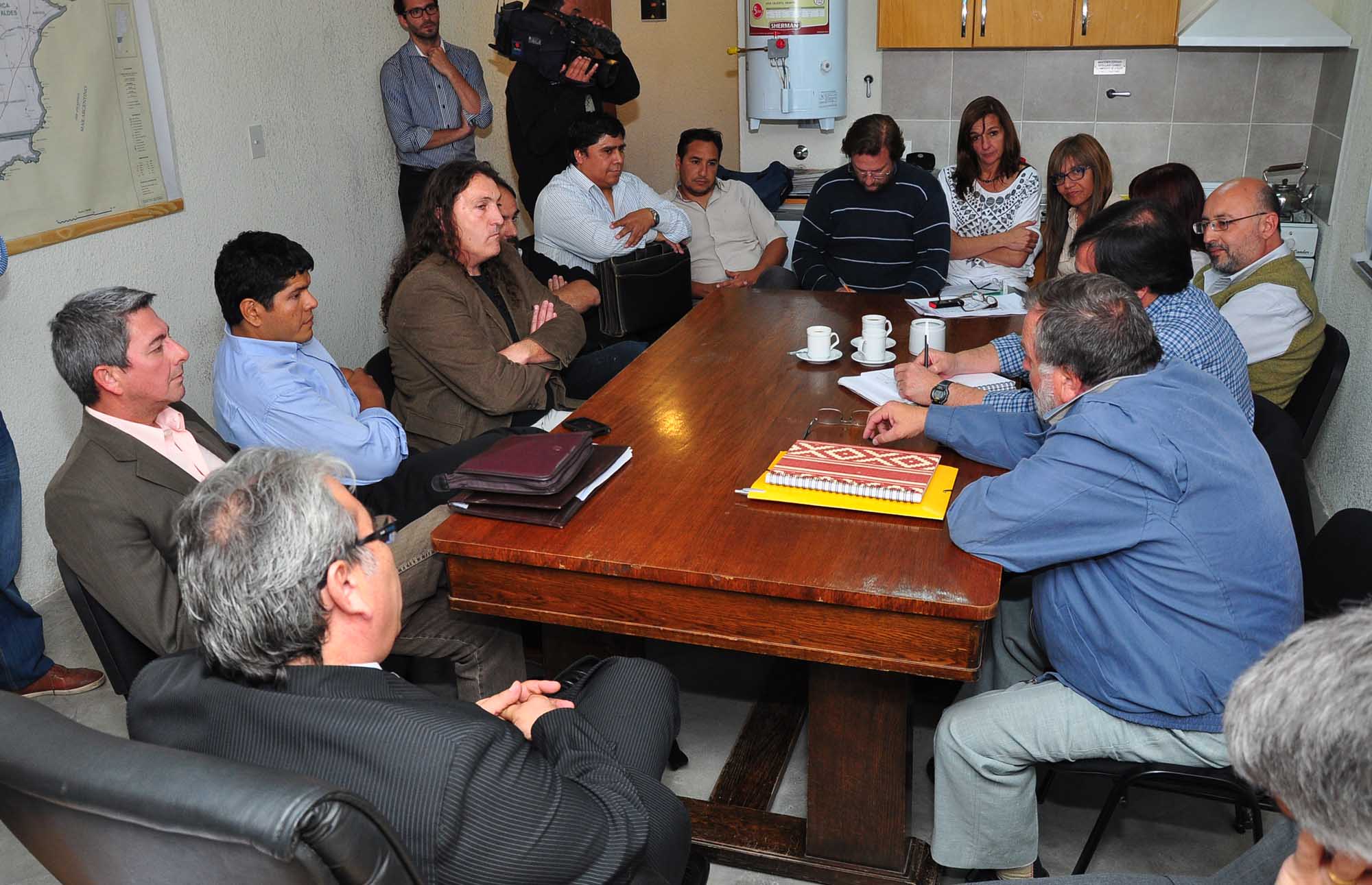 Educación y los gremios docentes volverán a reunirse mañana