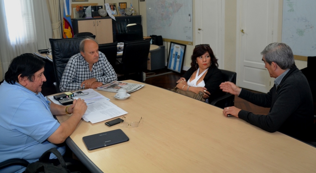 Brindan respuestas a vecinos de Valle C