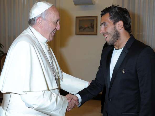 Carlos Tevez visitó a Francisco en El Vaticano