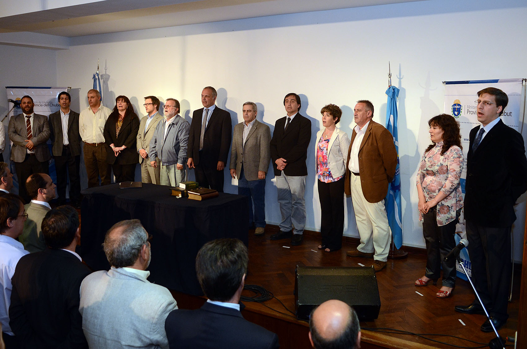 Buzzi tomó juramento a nuevos funcionarios
