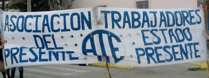 Largas filas de autos por el corte de ATE