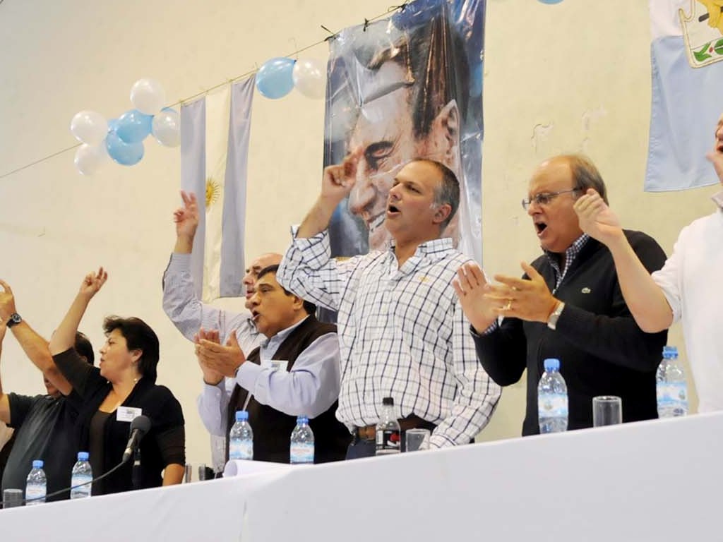 Navarro hablará con Di Pierro para ver si acepta
