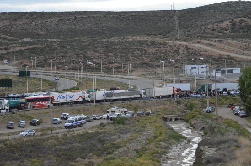 Cortes de ruta: Pasarán tres camiones cada cuatro horas