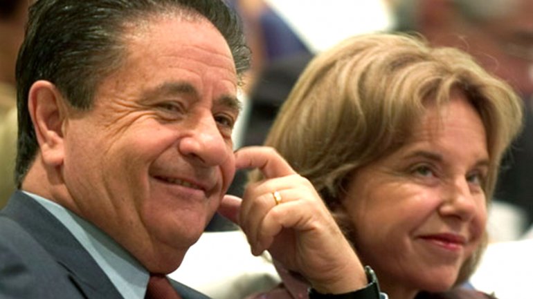 Con duras críticas, reaparecieron los Duhalde