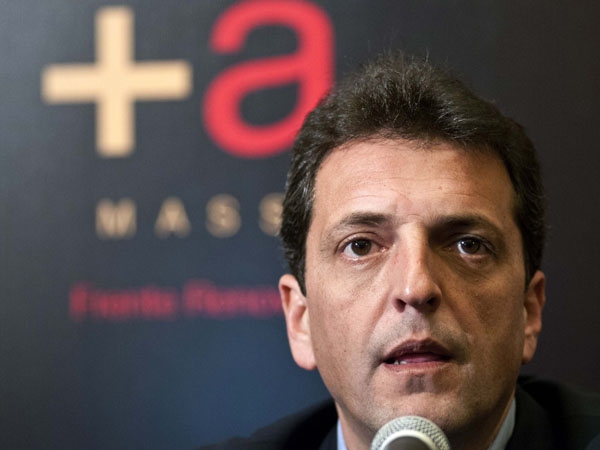 Massa llega a Trelew para cumplir agenda política con Das Neves