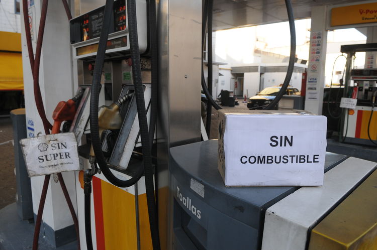 Por el conflicto docente ya no hay combustible en Caleta