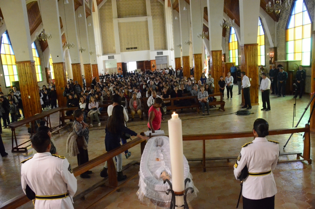 Multitudinaria despedida al Padre Corti