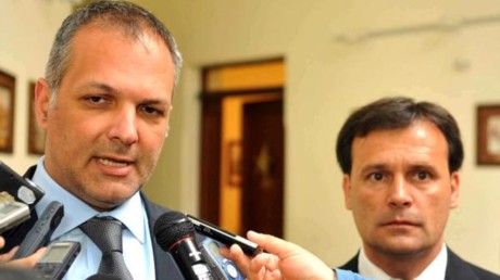 Buzzi se toma vacaciones y asume Mac Karthy