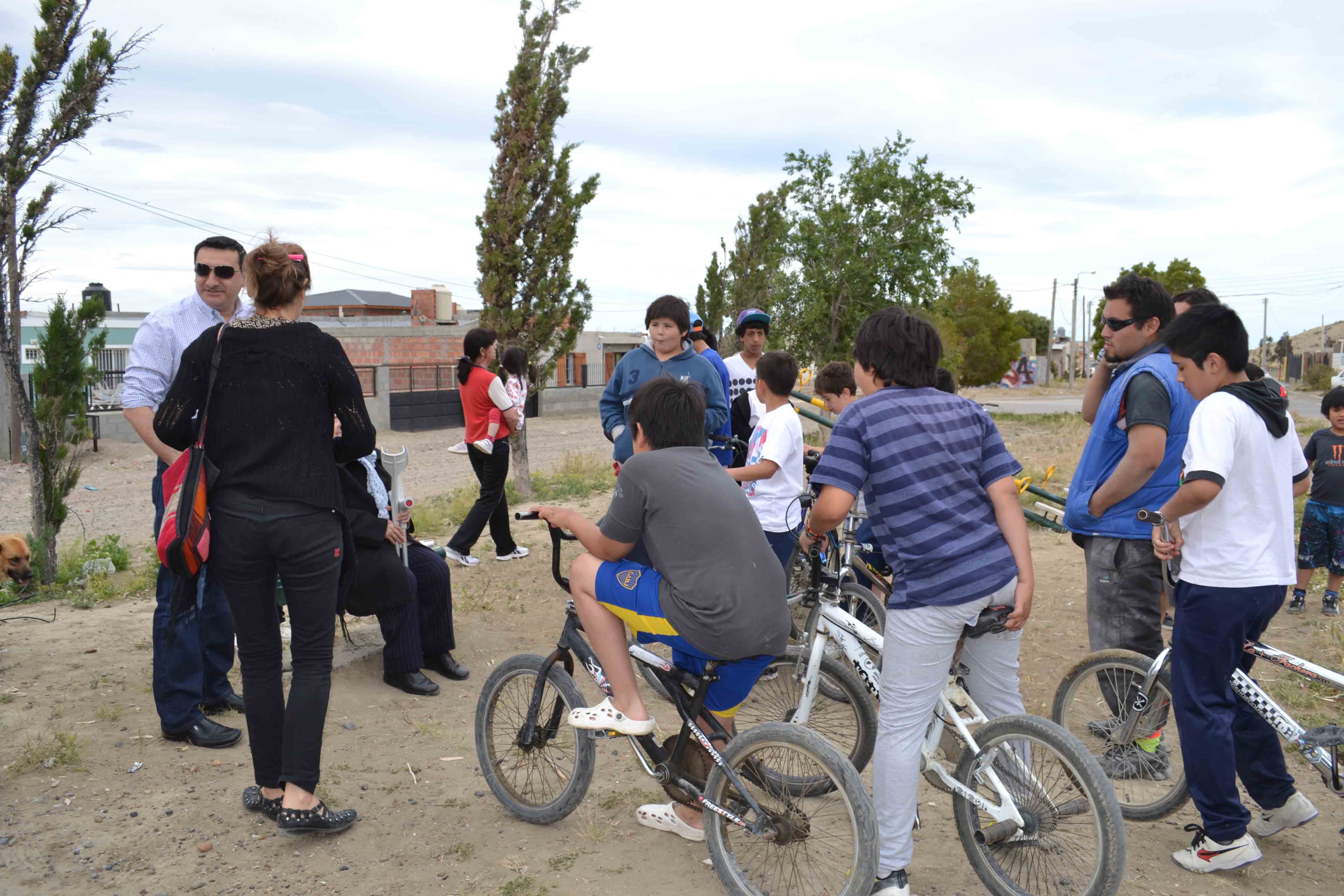 Recuperan espacios públicos en barrio Castelli