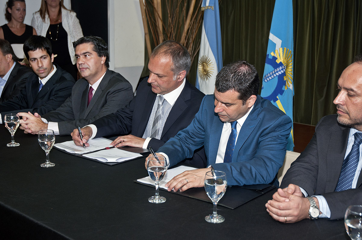 Se firmó la adecuación del contrato de YPF