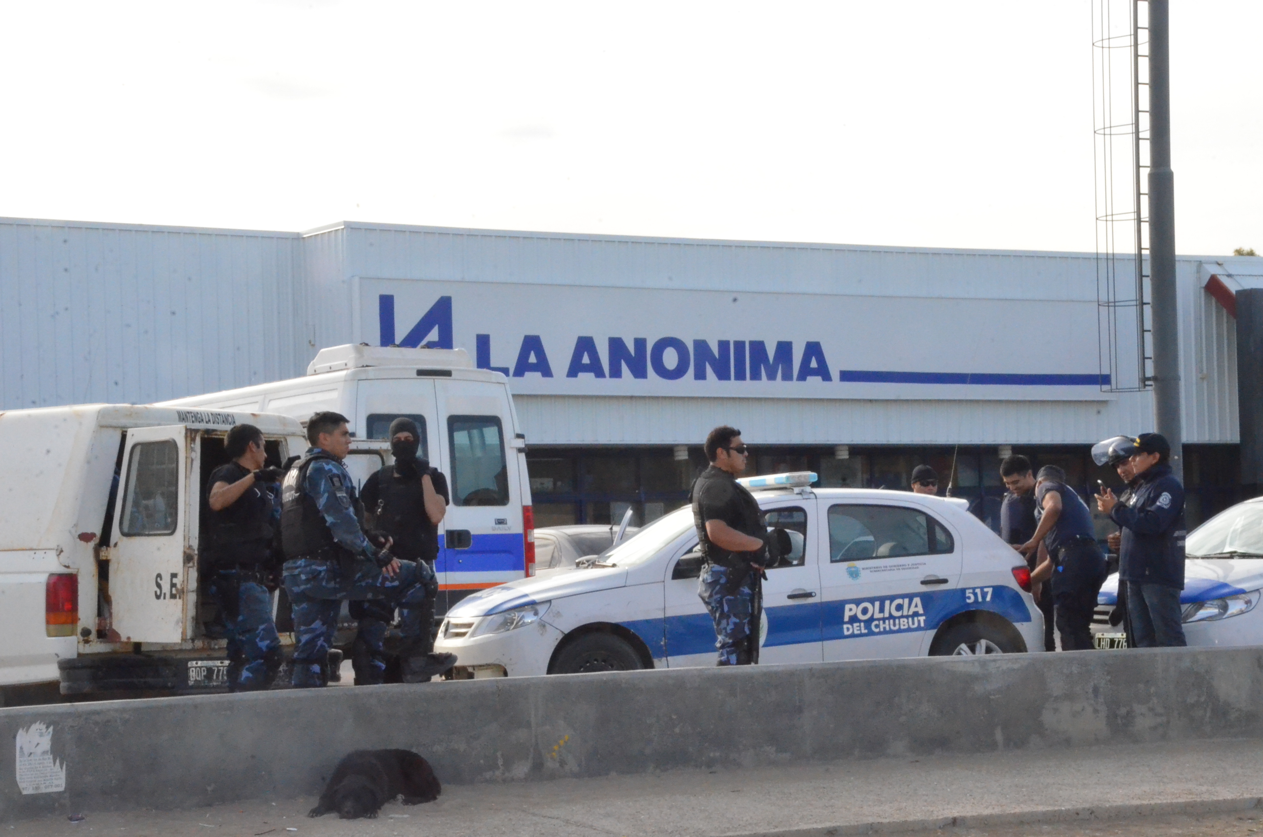 La Policía pide cerrar los supermercados