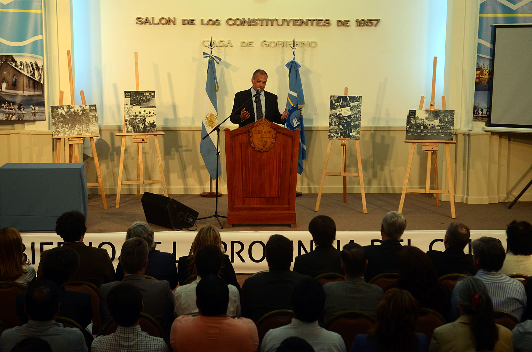 Chubut conmemoró los 30 años de democracia