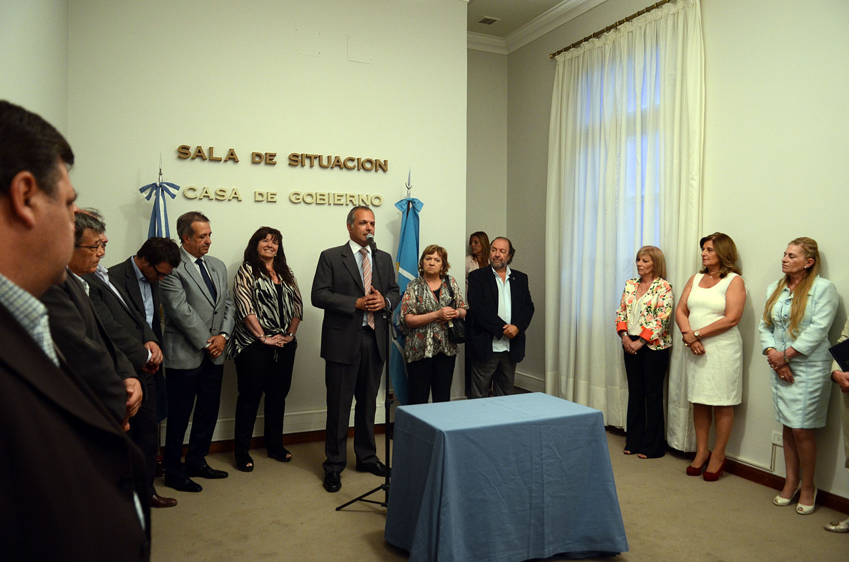 Buzzi tomó juramento a tres subsecretarias