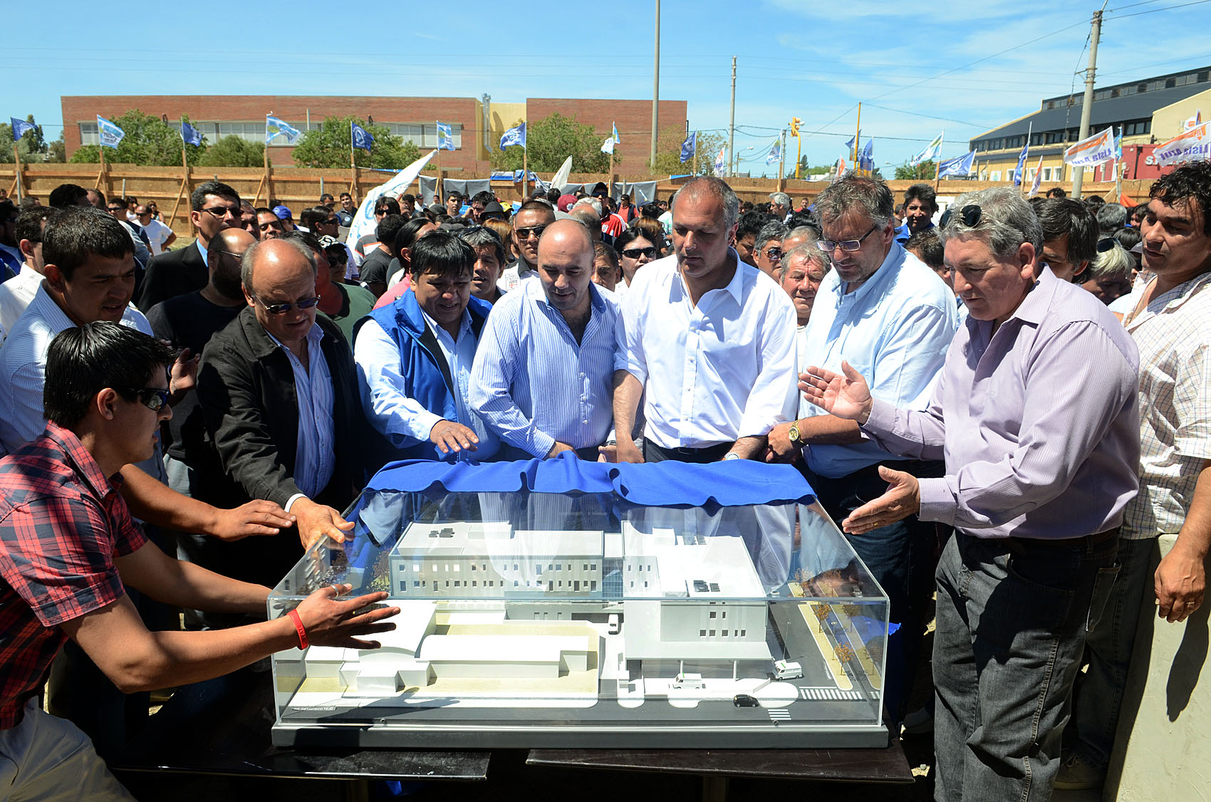 Comenzó el sueño de la Clínica de Petroleros