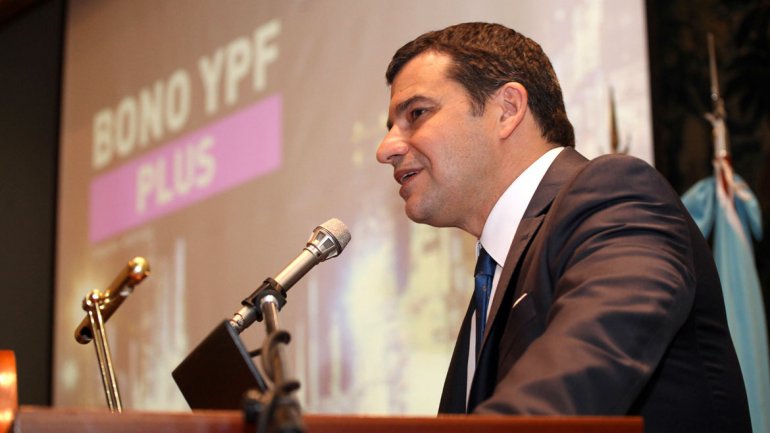 Galuccio: “YPF recibió u$s940 millones de Chevron”