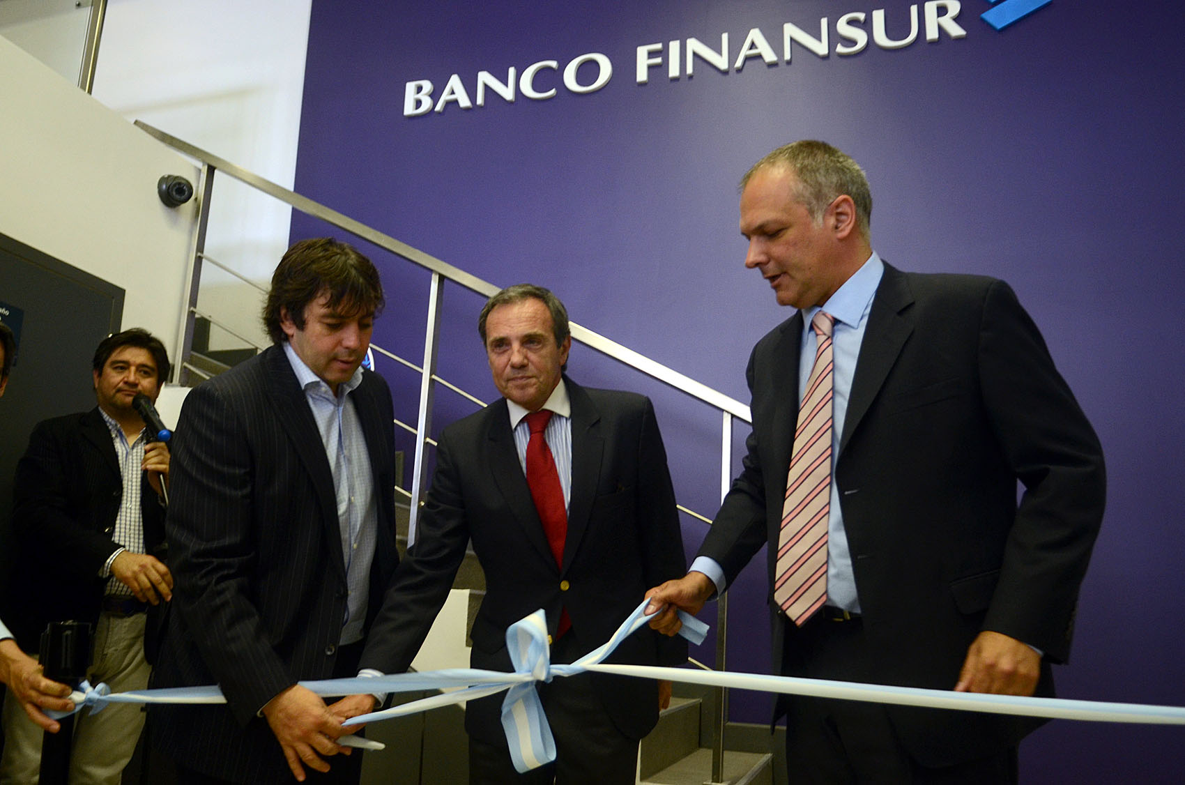 Finansur inauguró su primera sucursal