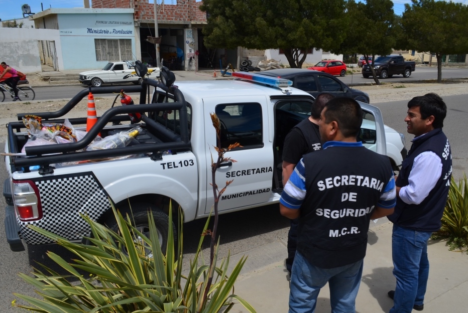 Decomisan venta de pirotecnia en la calle
