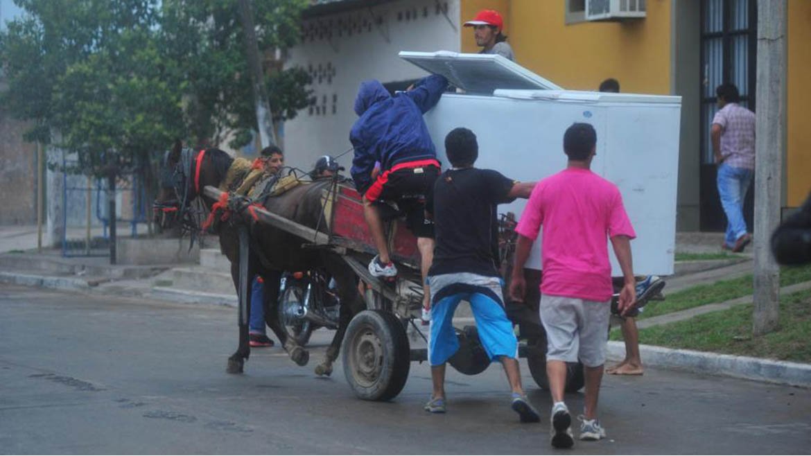 Encuesta: Los saqueadores y la represión