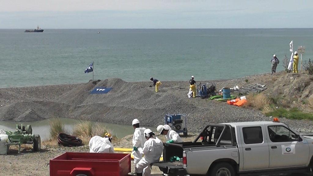 Simulacro de derrame de petróleo en la costa de Km. 5