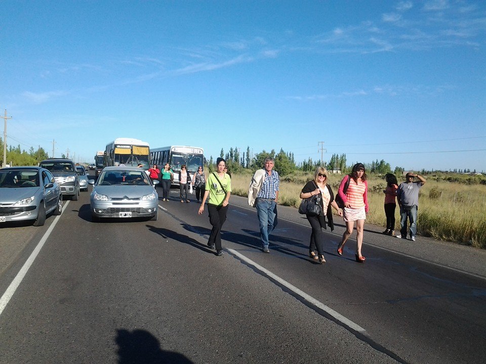 Trabajadores de Alpesca cortan la ruta entre Trelew y Rawson