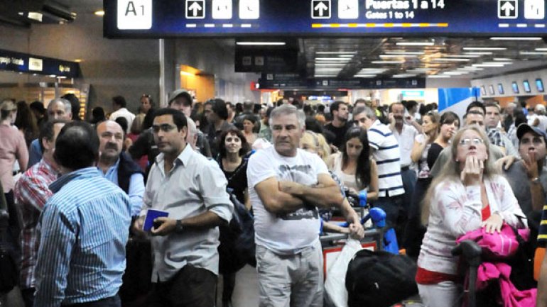Siguen las demoras en los vuelos de Aerolíneas