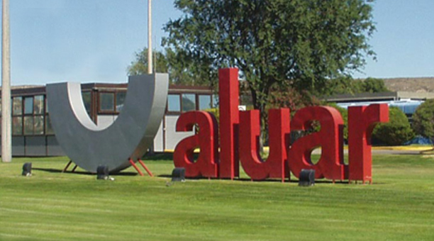 Guerra de gigantes por el gas: Aluar vs. PAE