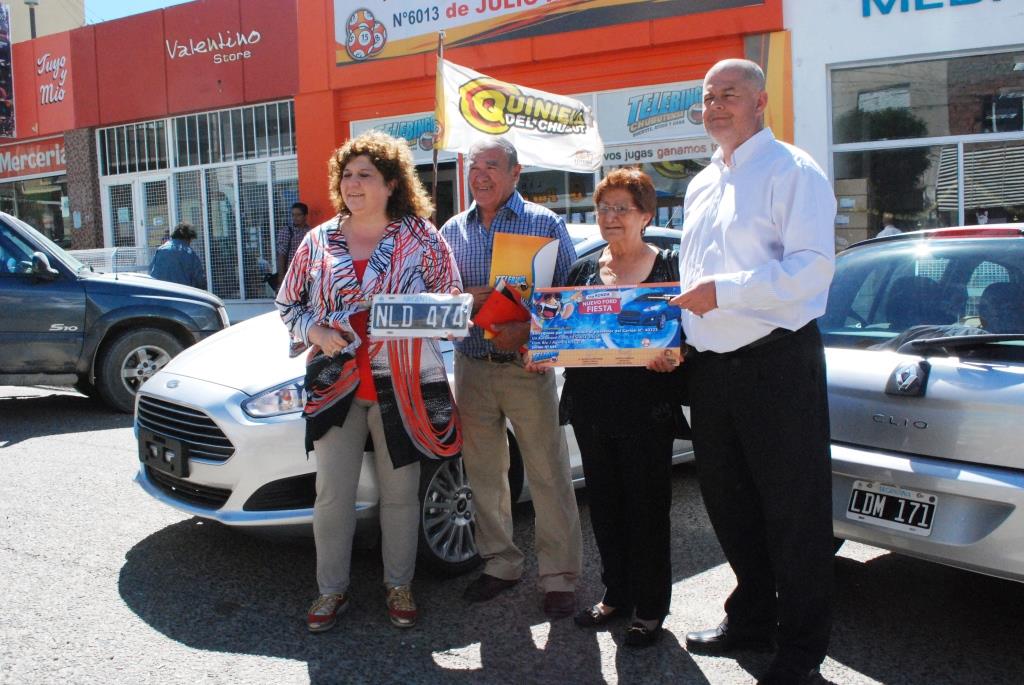 Lotería entregó un auto a un ganador del Telebingo