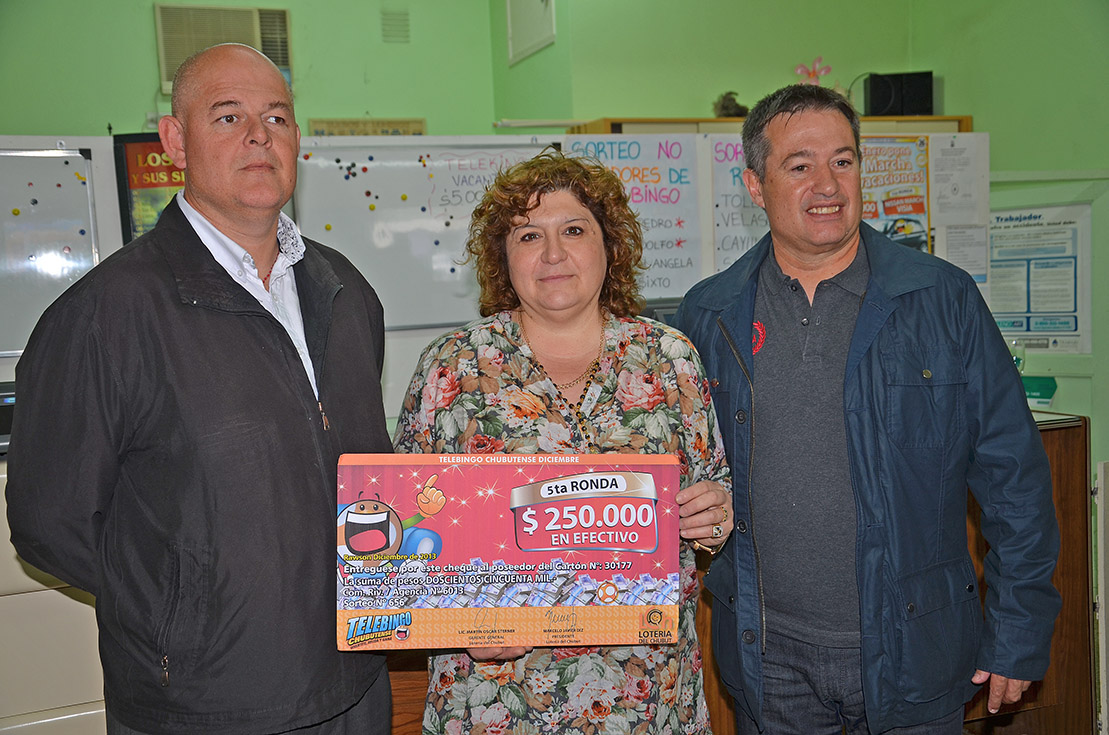 Entregan premio de 250 mil pesos del Telebingo